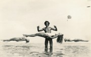 1984 - Tony Rei mit 3 schwebenden Jungfrauen
