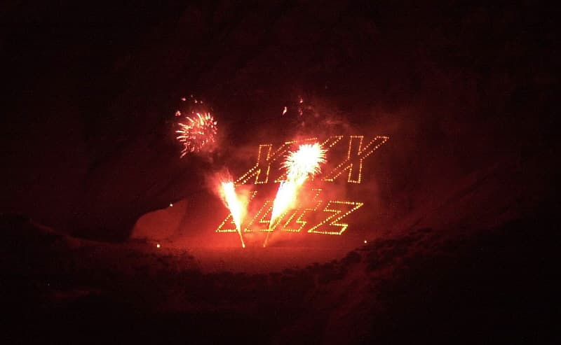 Leuchtende Tassen &amp; Sektgläser von Tony Rei kreiert