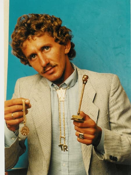 Ehrung zum Künstler des Jahres in Rhodos, schwerer Autounfall 9 Monate Spital un