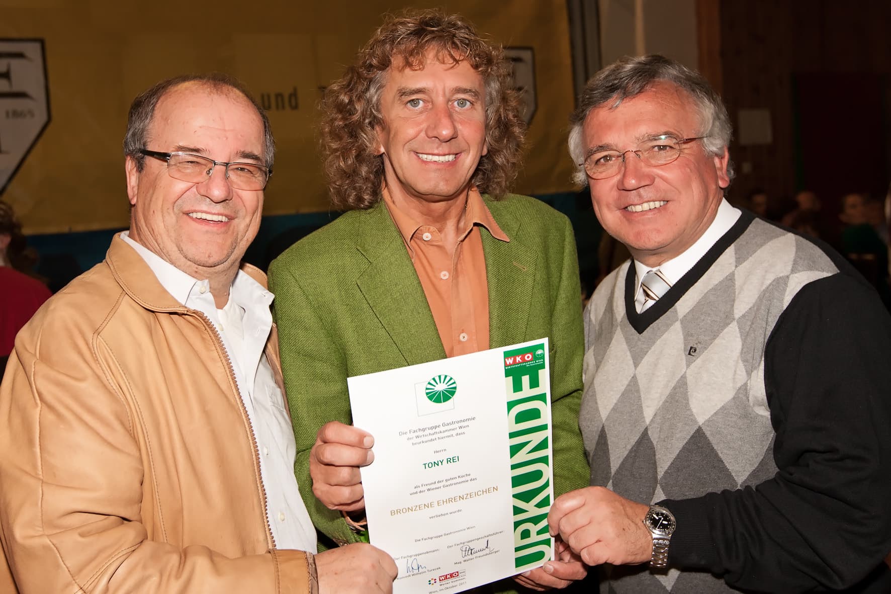 Tony Rei wir von der Wiener Wirtschaftskammer ausgezeichnet Obmann KR